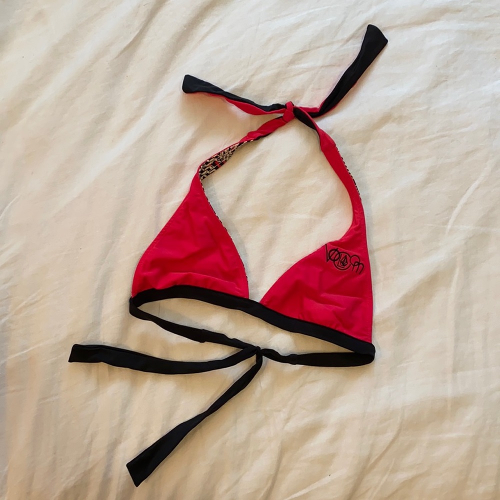 Reversible hot pink and black volcom bikini top